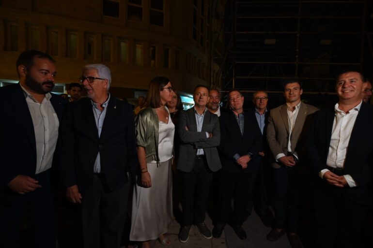 Manuel Serrano anima a disfrutar con el videomapping sobre la Patrona en las par...