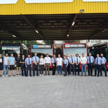 El alcalde de Albacete, Manuel Serrano, junto al concejal de Feria y Movilidad,...