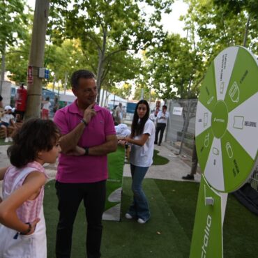 En el entorno de los Ejidos, el alcalde Manuel Serrano López , acompañado por l...