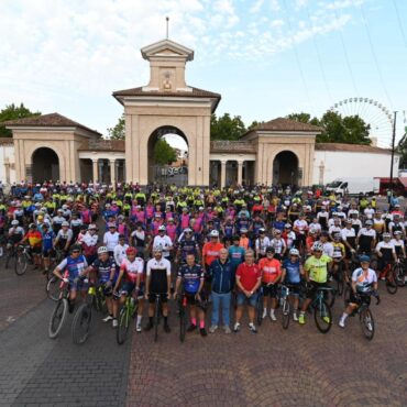 Serrano celebra el éxito de la quedada ciclista con 450 participantes 
 • El alc...