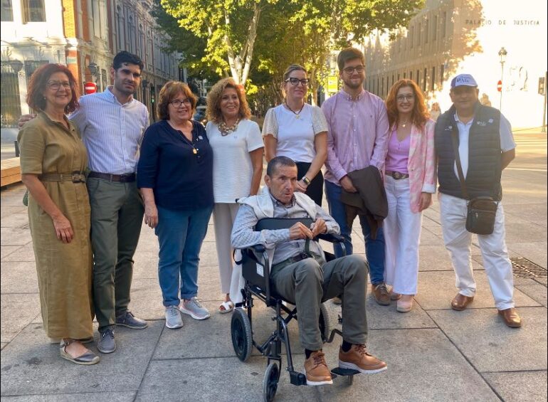 Hemos acompañado a la Asociación de Familiares y Enfermos de Alzhéimer (Afa Alba...