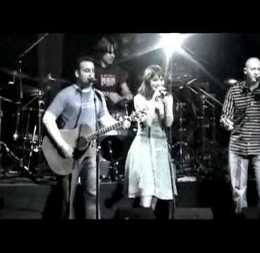 Amaral - Marta, Sebas, Guille y los demás (Videoclip Oficial)