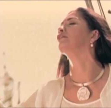 Ana Gabriel - No a pedir Perdon (Video Official)