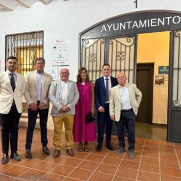 La diputada regional, María Gil Martínez, junto a los diputados provinciales, Án...