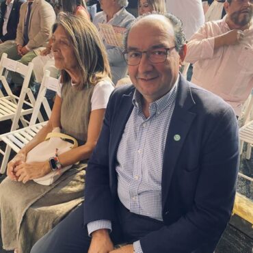 Camilo Abietar, concejal del Grupo Municipal Socialista ha asistido a la entreg...