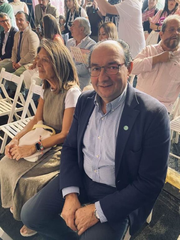Camilo Abietar, concejal del Grupo Municipal Socialista ha asistido a la entreg...