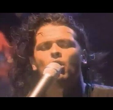 Carlos Vives - La Gota Fría (Oficial) (1993)