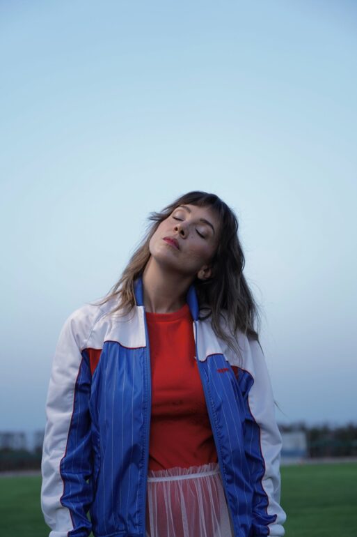 Carmesí presenta su nuevo single “Día Triste”
