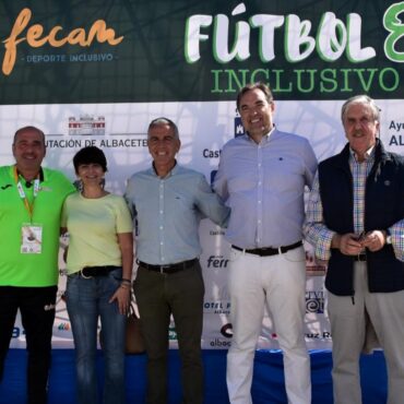 Esta mañana, Ana Albaladejo Garcia y Jacinto Navarro Calero han felicitado al pr...