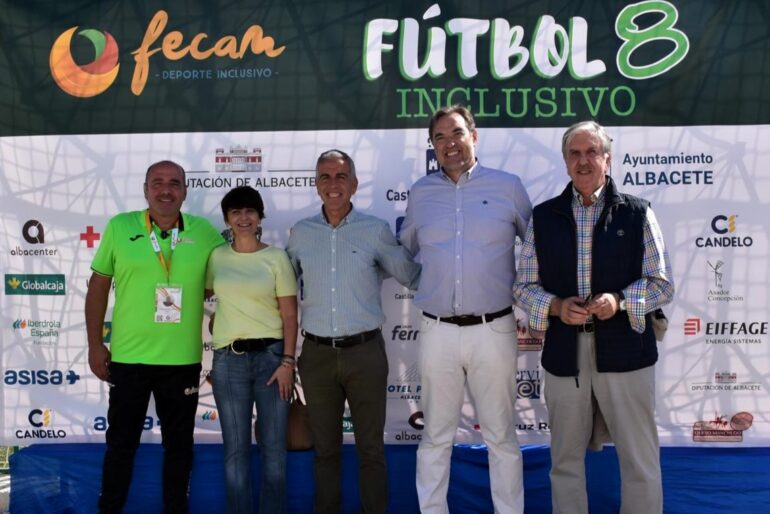 Esta mañana, Ana Albaladejo Garcia y Jacinto Navarro Calero han felicitado al pr...