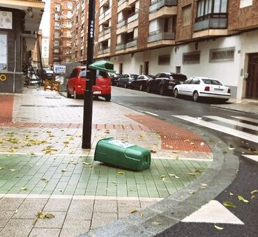 Y dale con la patadita, estos futbolistas de calle que confunden el esférico con...