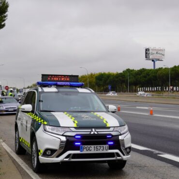 Tráfico recuerda que mantener el coche a punto te puede salvar la vida
						
								Fecha actualización: 10 octubre 2022
						La DGT llevará a cabo esta semana una campaña de vigilancia y control del correcto mantenimiento del vehículo en la que se comprobarán neumáticos, alumbrado, ITV…La antigüedad del vehículo duplica el riesgo de fallecer o resultar herido grave en caso de accidente por lo que el mantenimiento adecuado de los elementos de seguridad es un aliado para combatir la siniestralidad.La DGT ha publicado una Instrucción para gestionar la destrucción y descontaminación de los más de 20.000 vehículos que se presumen actualmente abandonados por sus titulares en recintos privados y aparcamientos públicos.
						
								
									
									Accidentes
									    Campaña
									    Ciudades Seguras
									    Contaminación y emisiones
									    denuncias
									    Mantenimiento
									    Neumaticos
									    Riesgo
									    Sistema de seguridad pasiva
									    sistemas-de-frenado
									    vigilancia
									    
							
						
			
				
					 
						 
							X
						
					
					
						 
						Facebook
						
						
					
					
						 
							Mail
						
					
					
						 
							Copiar URL
	
					
					
						 
							Mostrar QR
						
					
				
			
			
				
					
						 Ampliar letra