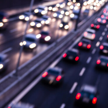 9,6 millones de desplazamientos por carretera previstos para la segunda fase de la operación de tráfico de Semana Santa
						
								Fecha actualización: 26 marzo 2024
						Las mayores complicaciones se producirán a las salidas de las grandes ciudades durante la tarde del miércoles y la mañana del Jueves Santo.
Se han diseñado itinerarios alternativos con el objetivo de evitar circular por el centro de la Península que es la zona de mayor concentración de tráfico circulatorio en este periodo.
Atención a los desplazamientos cortos y a las carreteras secundarias, especialmente vigiladas y en los que se incrementarán los controles de alcohol y drogas, velocidad, etc.
						
								
									
									Accesibilidad
									    Autopistas/Autovías
									    Campaña
									    Convencionales
									    Operación especial
									    Siniestralidad
									    Tráfico
									    Victimas
									    vigilancia
									    
							
						
			
				
					 
						 
							X
						
					
					
						 
						Facebook
						
						
					
					
						 
							Mail
						
					
					
						 
							Copiar URL
	
					
					
						 
							Mostrar QR
						
					
				
			
			
				
					
						 Ampliar letra