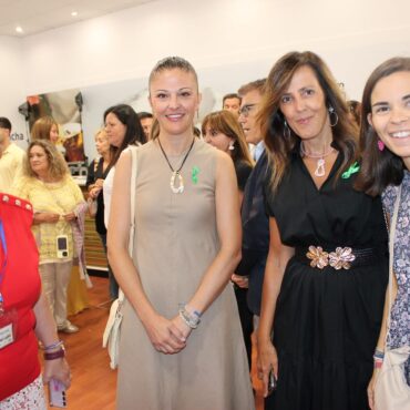 La diputada regional María Gil Martínez junto a la diputada provincial y alcalde...