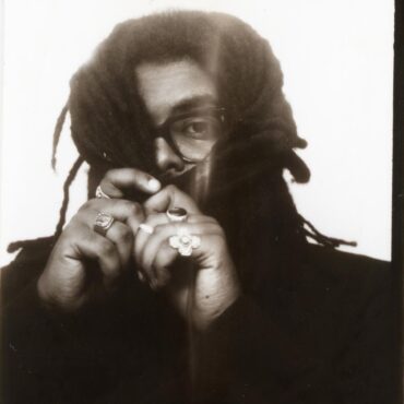 Damage Control        
        
                                                                                                Elmiene                    
        
            
                
                    
                                                                                    UNIVERSAL MUSIC SPAIN, SL.