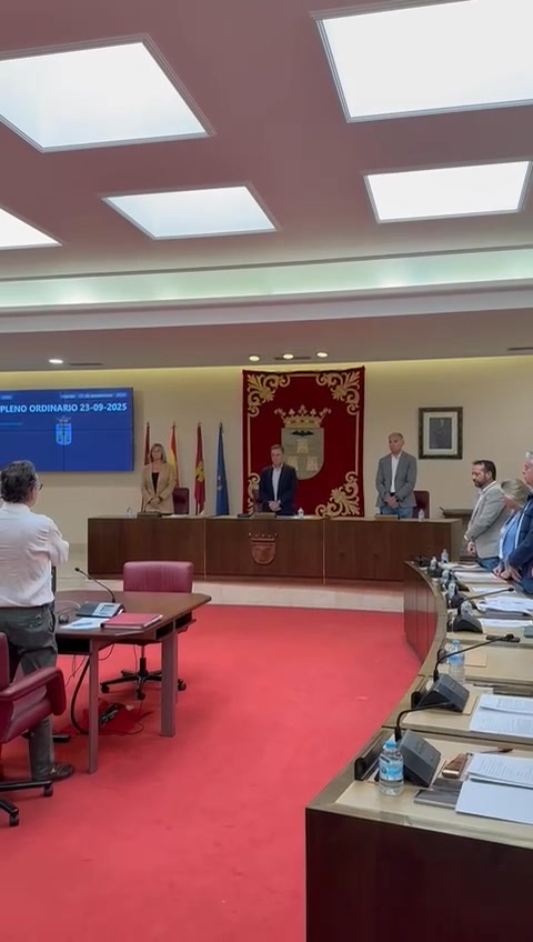 El Pleno ha dado comienzo con un minuto de silencio, gesto de denuncia ante la...