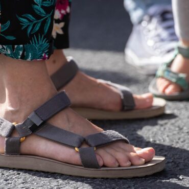 Recomendación de seguridad:

Calzado: no es recomendable el uso de chanclas por ...