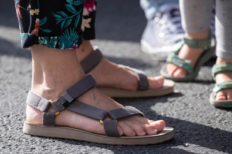 Recomendación de seguridad:

Calzado: no es recomendable el uso de chanclas por ...