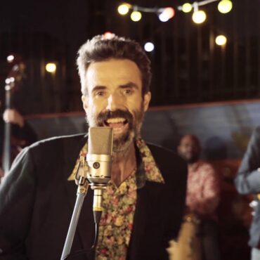 Jarabe de Palo - Eso que tú me das (Videoclip Oficial)