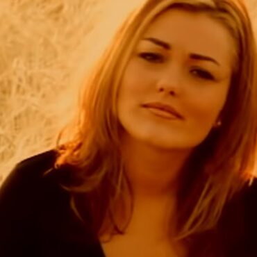 La Oreja de Van Gogh - Cuéntame al Oido (Video Version)