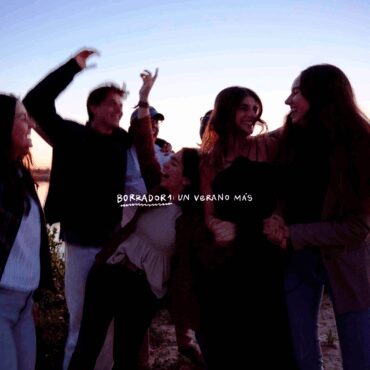 Personaje secundario        
        
                                                            Lola Tuduri                    
        
            
                
                    
                                                                                    WARNER MUSIC GROUP