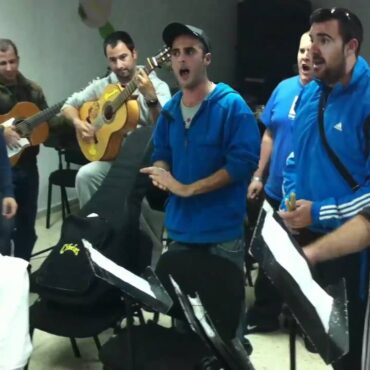 LOS REBUJITOS CON LA COMPARSA DE TARIFA EL REINO DE LA PLAYA
