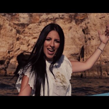María Artés - Los Románticos (Videoclip Oficial)