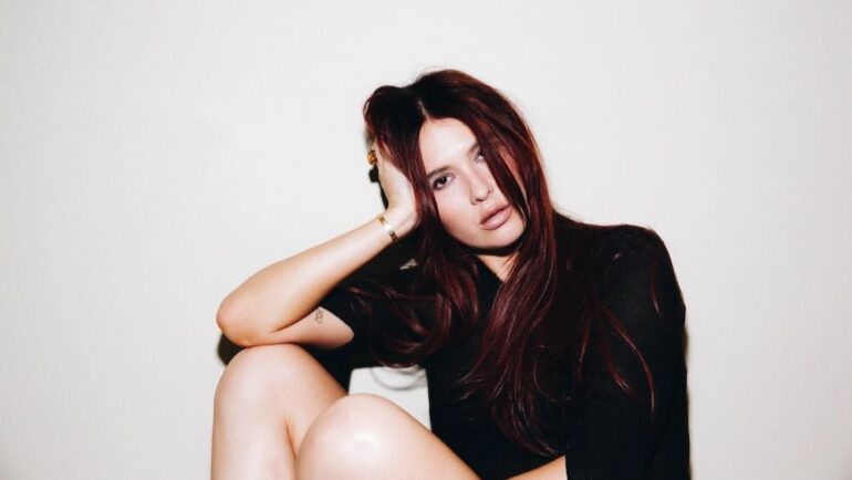 Mimi Webb lanza su segundo álbum