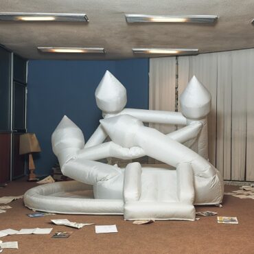 Que seas feliz        
        
                                                                                                MISS CAFFEINA                    
        
            
                
                    
                                                                                    WARNER MUSIC GROUP