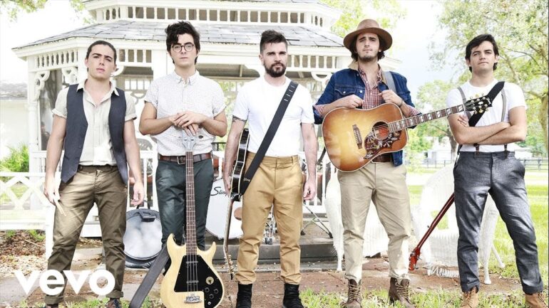 Morat, Juanes - Besos En Guerra (Video Oficial)