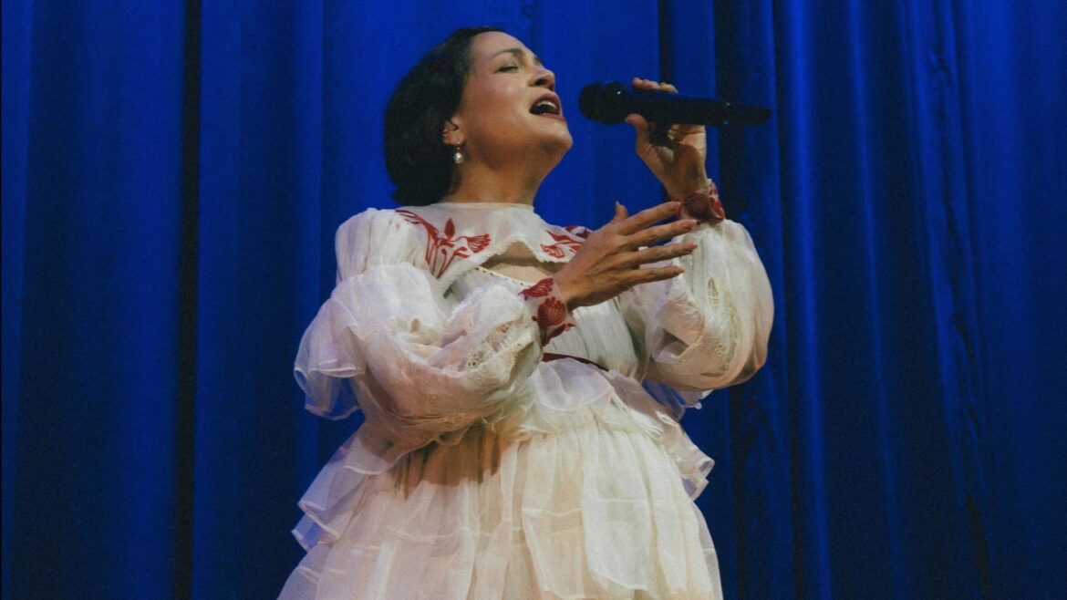 Natalia Lafourcade hace historia