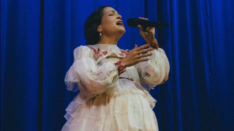 Natalia Lafourcade hace historia