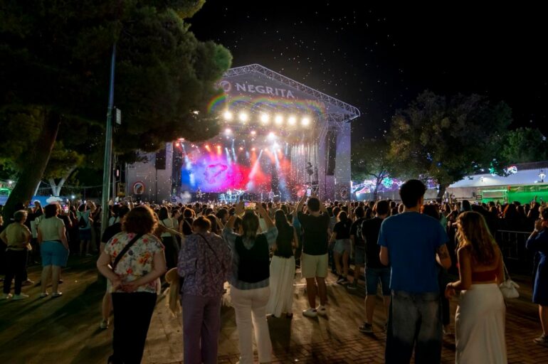 Anoche vivimos otra gran noche de música en la Carpa Viva y los Jardinillos 

G...