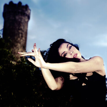 Azalea        
        
                                                                                                Soleá Morente                    
        
            
                
                    
                                                                                    ELEFANT RECORDS