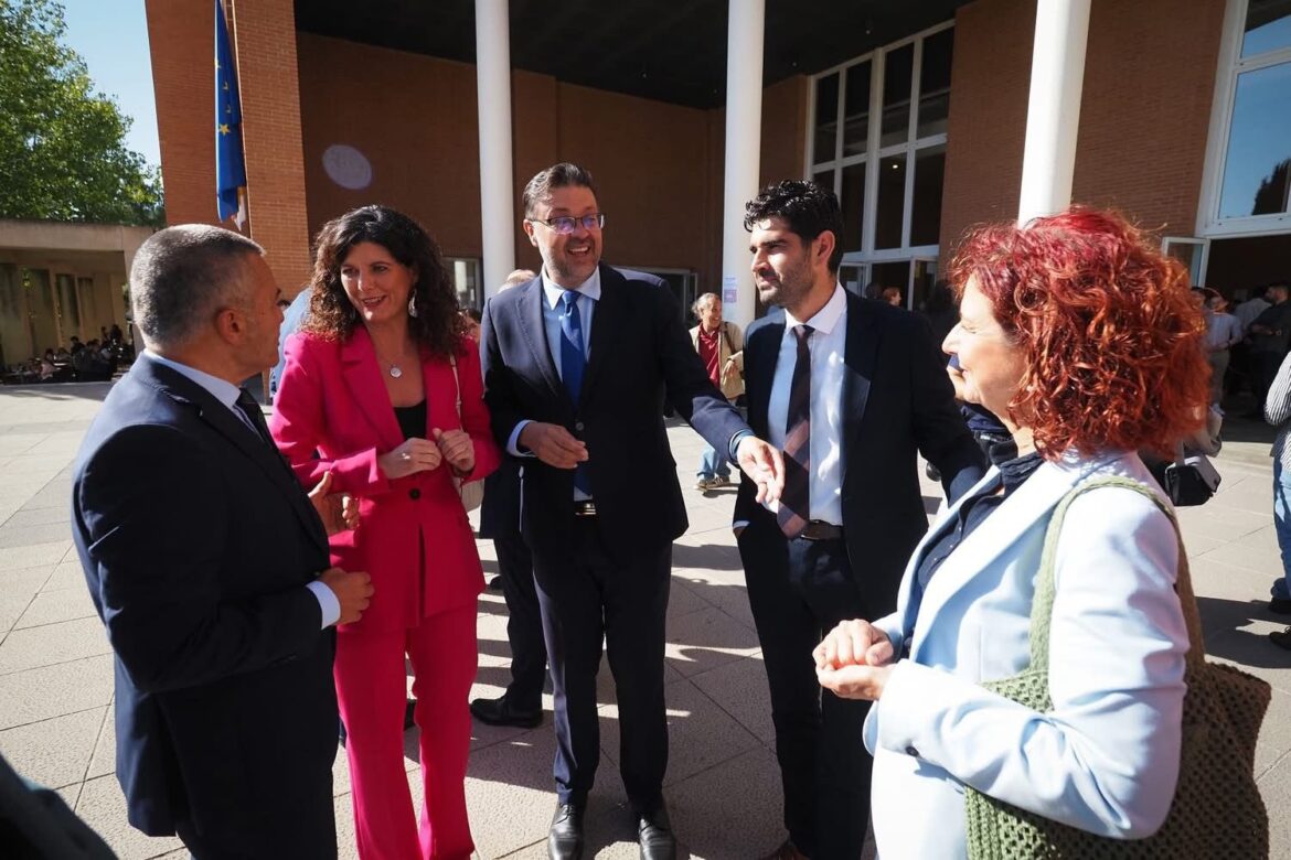 Acompañamos a la Universidad de Castilla-La Mancha en la solemne apertura del Cu...