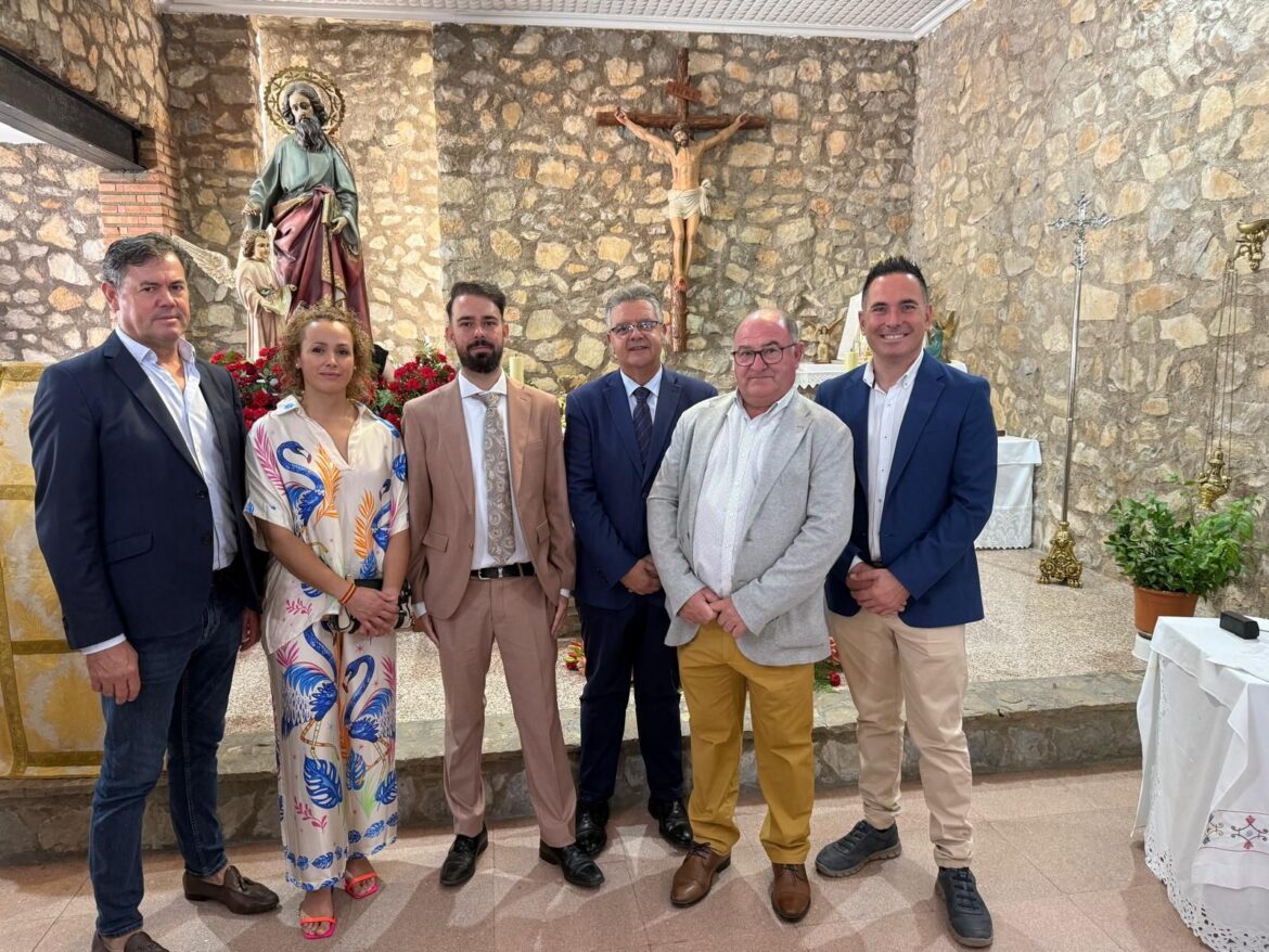 El diputado del PP-CLM por Albacete Juan Antonio Moreno Moya , junto con los dip...