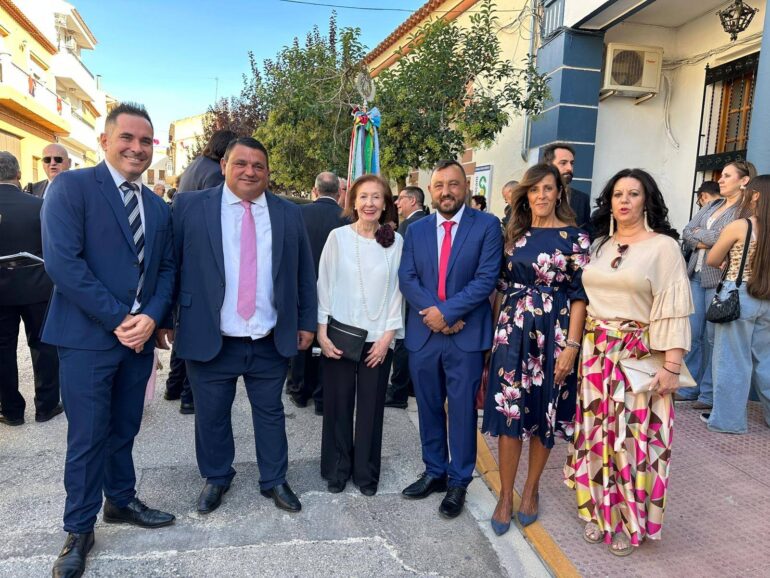 La diputada del PP-CLM María Gil Martínez, junto con el diputado provincial Pasc...