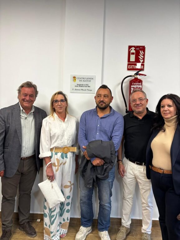 El diputado nacional Antonio Antonio Martínez Gómez, junto al diputado provincia...