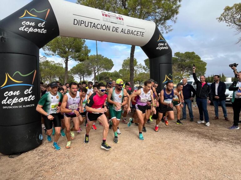 Más de 400 personas corren por una buena causa en la VII Carrera Virgen del Pil...