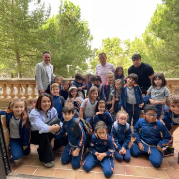El alcalde de Albacete, Manuel Serrano López , y el concejal de Educación, Pasc...