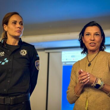 Cercanía, prevención y apoyo: así es el programa ‘No me olvides’ de la Policía ...