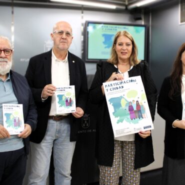 La concejala de Participación, Llanos Navarro, ha presentado las I Jornadas de ...