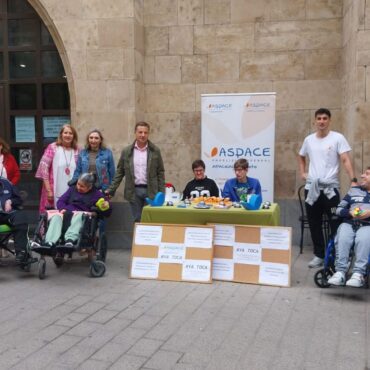 El alcalde Manuel Serrano López  agradece a Apaceal Asociación de Padres de Para...