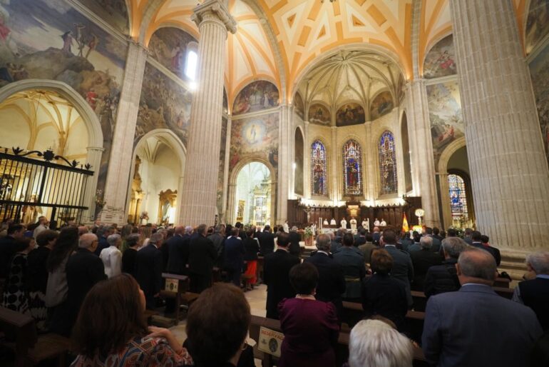 Albacete celebra el 'Día de la Fiesta Nacional'

  En la Catedral de #Albacete s...