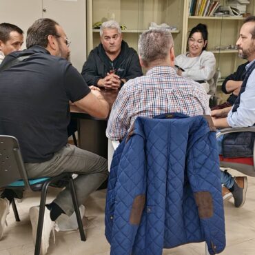 El concejal de Abastos y de Proximidad, Carlos Calero, ha mantenido una reunión...