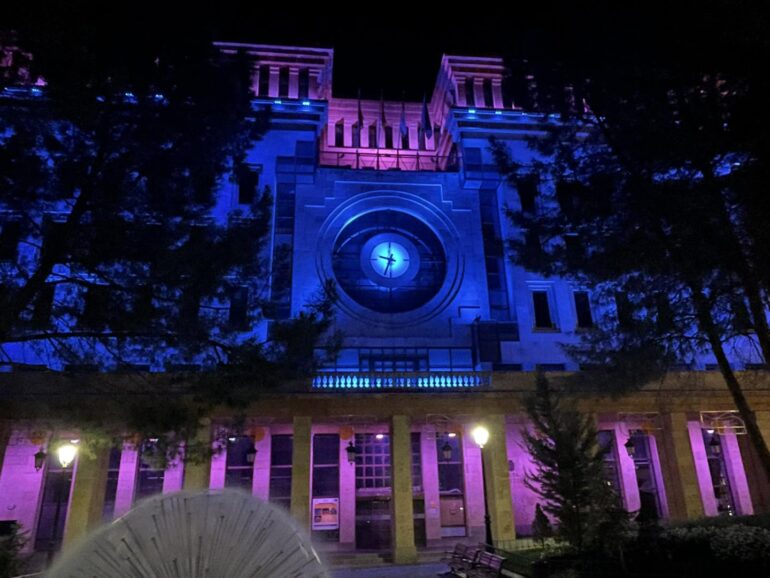 Esta noche con motivo de la conmemoración del Día Internacional de la Muerte Per...