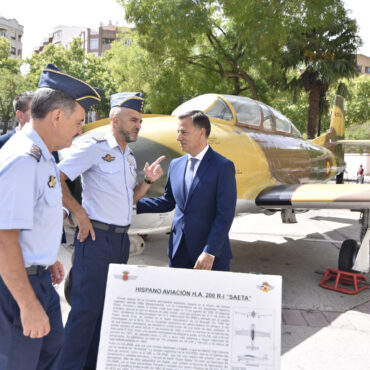 Un homenaje a la historia aeronáutica de Albacete: el Ayuntamiento instalará un...