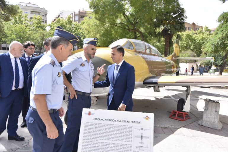 Un homenaje a la historia aeronáutica de Albacete: el Ayuntamiento instalará un...
