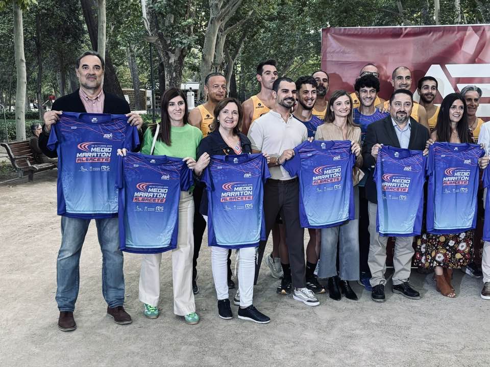 Está tarde se ha presentado la vigésimo octava edición de la Media Maratón con ...