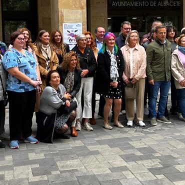 Hemos acompañado a ADACE CLM en la lectura del manifiesto con motivo del #diade...